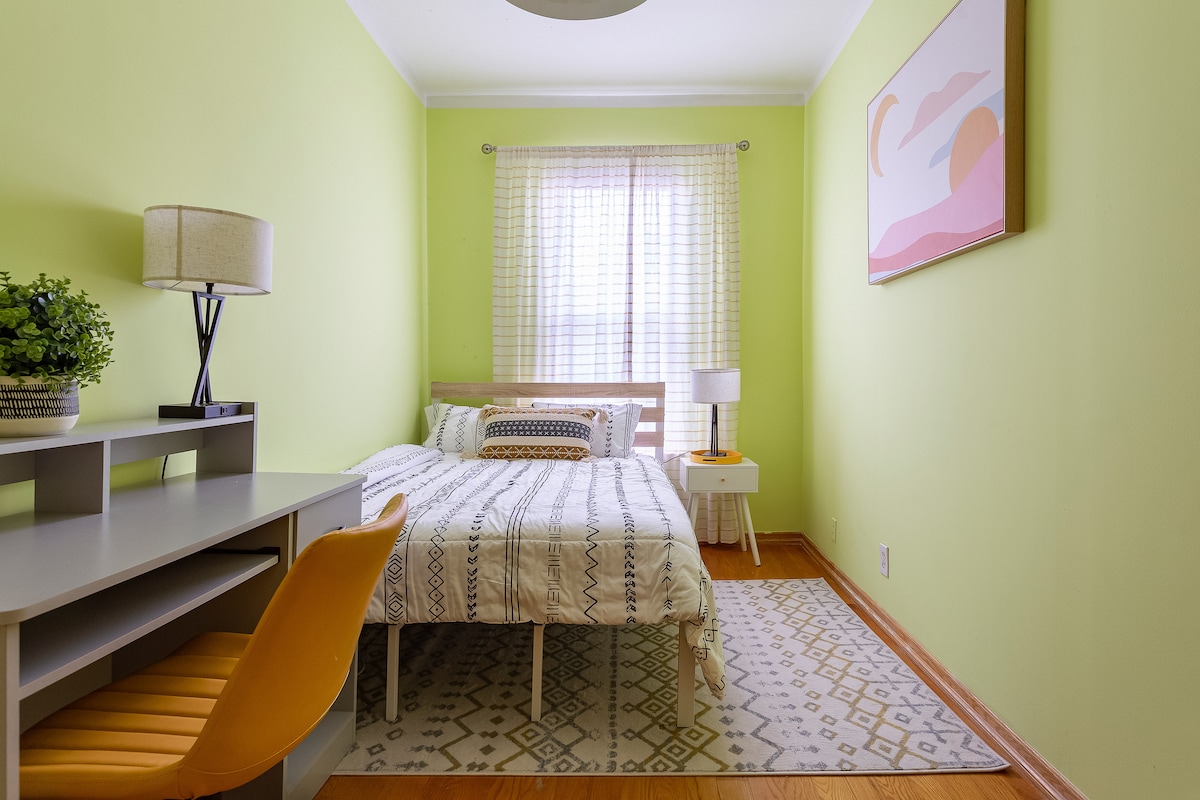MellowYellow bedroom